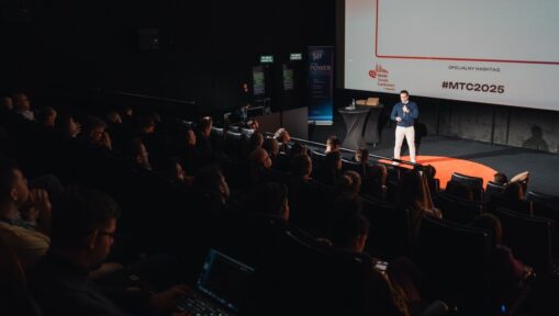 prelegent Maciej Najbar podczas swojego wystąpienia na Mobile Trends Conference 2025