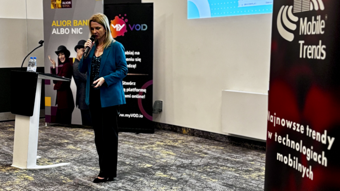 Prelegentka Aleksandra Gościniak podczas swojego wystąpienia na Mobile Trends for Experts