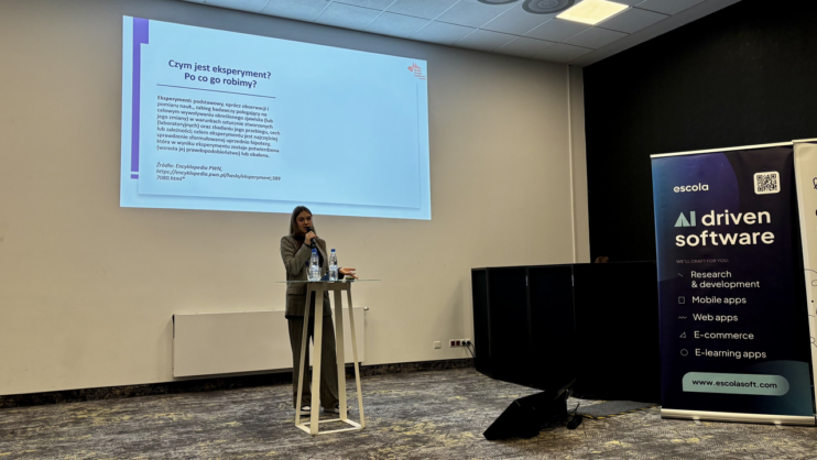 prelegentka Milena Nowaczewska podczas swojego wystąpienia na Mobile Trends for Experts 2025