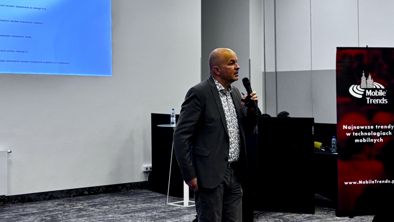 prelegent Robert Pławiak podczas swojego wystąpienia na Mobile Trends for Experts