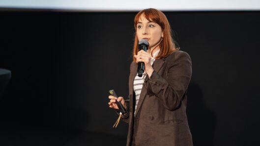 Prelegentka Laura Lipska podczas swojego wystąpienia na Mobile Trends Conference 2026