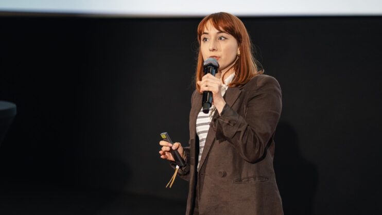 Prelegentka Laura Lipska podczas swojego wystąpienia na Mobile Trends Conference 2026