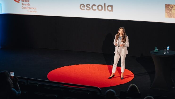 Prelegentka Ilona Przetacznik podczas swojego wystąpienia na Mobile Trends Conference 2026