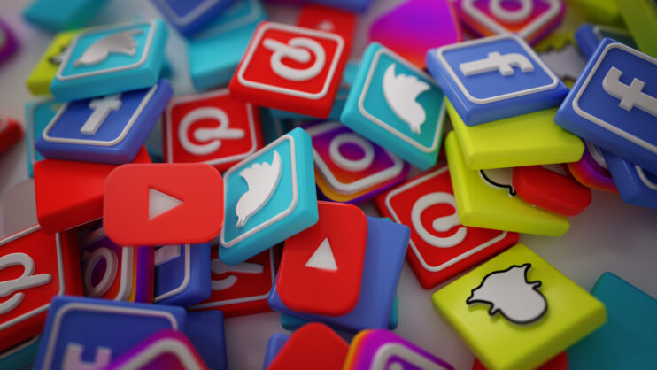 grafika przedstawiająca logotypy różnych platform social media