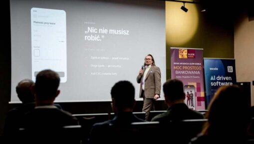 Prelegent Krzysztof Heyda podczas swojego wystąpienia na Mobile Trends for Experts 2026